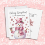 Frohe alles Rosa Schneemannsschneeflocken Feiertagskarte<br><div class="desc">Niedlich rosa Schneemann und Schneeflocken "Merry Everything" Weihnachts-/Feiertagskarte. Personalisieren Sie Ihre Daten mit Ihrem Familiennamen und jedem anderen Text,  den Sie auswählen.</div>