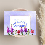 Frohe Sommer rosa Blume auf Weißgold und Blau Postkarte<br><div class="desc">Eine Postkarte mit einem blauen Himmel als Hintergrund,  und Sommer-Blume wie lila Fuchshandschuhe. Ein schicker Imitat vergoldet Rahmen. Blue Hand Schrift und der Text: Happy Summer!</div>