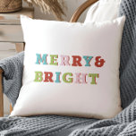 Frohe und helle festliche farbenfrohe Weihnachten Kissen<br><div class="desc">In der festlichen Jahreszeit erwartet Sie dieses gepflegte und minimalistische typografische Design mit einer festlichen Farbpalette,  die in dieser Saison perfekt zur Weihnachtsdekoration passt.</div>