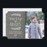 Frohe und helle Weihnachtskarte im Chalkboard Weih Feiertagskarte<br><div class="desc">Freuen Sie sich auf eine schöne, moderne und fröhliche Weihnachtskarte für Ihre Familie und Freunde. Diese einzigartige Fotokarte bietet einen Chalkboard-Hintergrund, weiße Polka Dot Schneeflocken und farbenfrohe Typografie. Sie können die Karte personalisieren, indem Sie das Foto, den Familiennamen und das aktuelle Jahr ändern. Wählen Sie einen anderen Stil für den...</div>