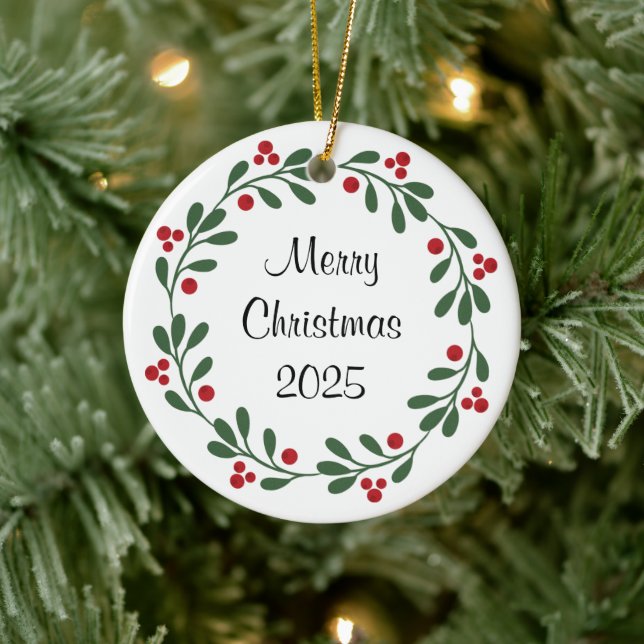Frohe Weihnachten 2024 Wreath Holly Berries Orname Keramik Ornament (Baum)