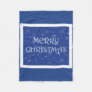 Frohe Weihnachten auf Blau mit Schneeflocken Fleecedecke