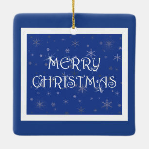 Frohe Weihnachten auf Blau mit Schneeflocken Keramikornament