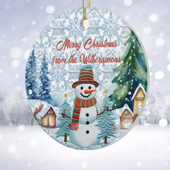 Frohe Weihnachten Charming Snowman Village Monogra Keramik Ornament (Von Creator hochgeladen)
