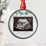 Frohe Weihnachten Daddy Pregnancy Ultrasound Ornament Aus Metall<br><div class="desc">Es ist immer eine gute Zeit, diese aufregende Nachricht mit Ihren nächsten und lieben zu teilen. Perfekte Weihnachtsgeschenk-Idee für den Papa mit Ultraschall Foto. Passen Sie diese einmalige Anzeige an, fügen Sie Ihre Daten hinzu und ließ jedem, der über diese Neuigkeiten Bescheid weiß. Gutes Geschenk für neue Eltern und Babyduschen....</div>