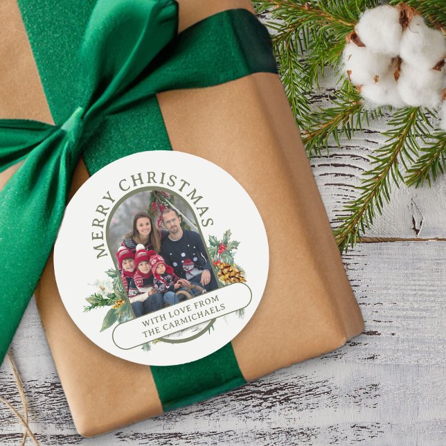 Frohe Weihnachten Familie Foto Holly und Pine Runder Aufkleber (Merry Christmas Family Photo Stickers from Rounded Lozenge Photo Collage collection)