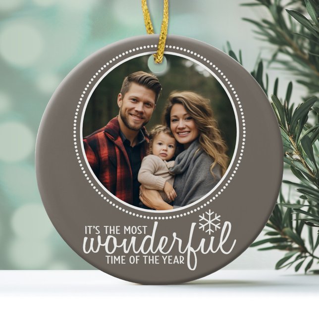 Frohe Weihnachten - Foto Grußkarte Vorlage Keramikornament (A modern photo ornament with a neutral color border and holiday message)