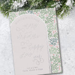 Frohe Weihnachten Glück Neujahr Winter Grün Folien Feiertagskarte<br><div class="desc">Luxuriöse Folie Ferienkarte mit typografischem Design gerahmt mit einem modernen Bogen in Silberfolie. Das Hintergrund-Muster zeigt schlichte Wintergärten und Beeren in Grün- und Rottönen, die Ihnen frohe Weihnachten wünschen und ein glückliches neues Jahr in handgeschriebener Schrift-Kalligraphie und moderner Schrift vermitteln. Die Vorlage ist für Sie bereit, mit Ihrem Gruß und...</div>