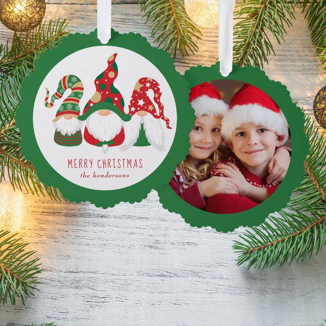 Frohe Weihnachten Gnomes Green Foto Ornament Karte (Share the love and warmth of the holiday season with a photo paper ornament card)