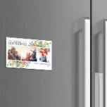 Frohe Weihnachten Gold Winter Foto Holiday Magnet<br><div class="desc">Suchen Sie eine einzigartige Urlaubskarte, die sich wirklich auszeichnet? Karo aus unserem frohen Weihnachts Gold Winter Grün Botanisches Foto Holiday Card Magnet! Diese wunderschöne Karte zeigt drei Ihrer Lieblings-Fotos, umgeben von festlichen roten und grünen Wintermotiven. Die moderne Kalligraphie rundet das Aussehen ab und macht diese eine Urlaubskarte, die Sie bestimmt...</div>