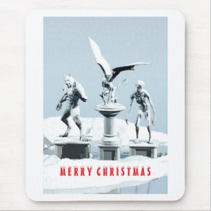 Frohe Weihnachten. Monster-Eisskulpturen Mousepad