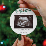Frohe Weihnachten Oma Schwangerschaft Ultrasound Keramik Ornament<br><div class="desc">Es ist immer eine gute Zeit, diese aufregende Nachricht mit Ihren nächsten und lieben zu teilen. Perfekte Geschenkidee für die Oma mit Ultraschall Foto. Passen Sie diese einmalige Anzeige an, fügen Sie Ihre Daten hinzu und ließ jedem, der über diese Neuigkeiten Bescheid weiß. Gutes Geschenk für neue Eltern und Babyduschen....</div>