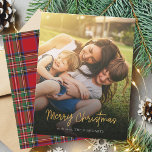 Frohe Weihnachten Red Stewart Tartan Family Foto Mitteilungskarte<br><div class="desc">Feiern Sie Ihre Festzeit als Familie mit unserer exklusiven "Frohe Weihnachten" Grußkarte. Diese Karte zeigt Ihnen Ihr Foto in der Vorder- und Mitte-Ecke und zeigt Ihnen die Freude, die Sie als Familie mit der Magie der Urlaubssaison haben. Drehen Sie die Karte um, um ein zeitloses, kariertes Design zu verraten, das...</div>