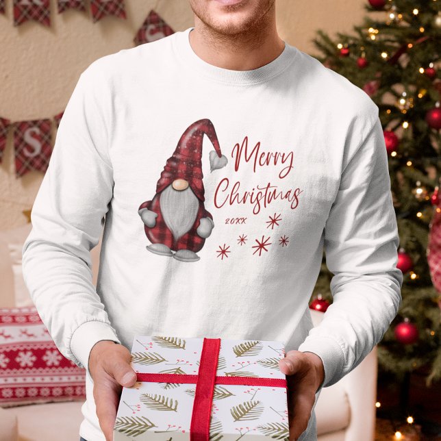 Frohe Weihnachten Rustikales Gnome in Red Buffalo  T-Shirt (Many shirt types & styles to choose from.)