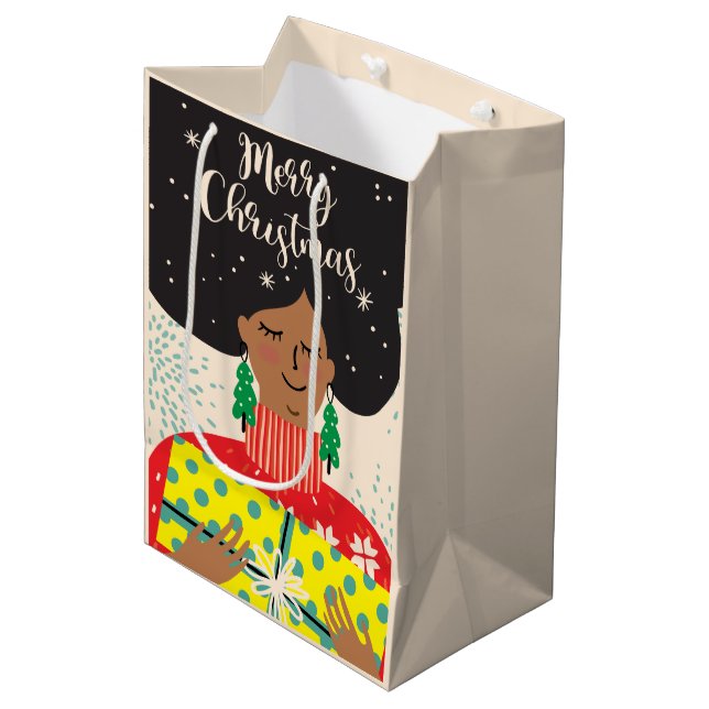 Frohe Weihnachten, schwarze Frau, helles Pullover  Mittlere Geschenktüte (Vorderseite Schrägansicht)