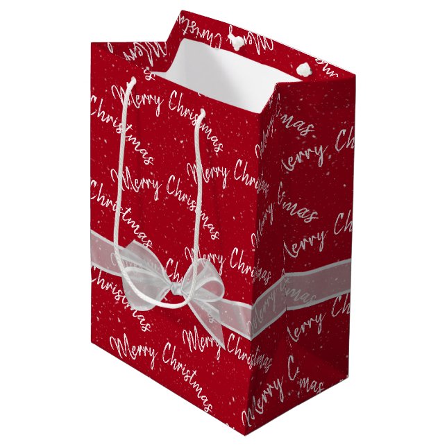 Frohe Weihnachten und Schneeflocken Mittlere Geschenktüte (Vorderseite Schrägansicht)