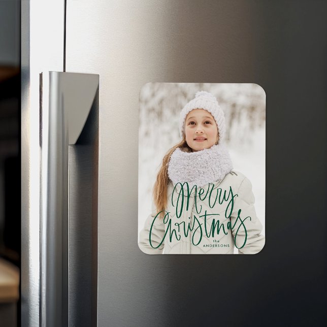 Frohe Weihnachten Whimsical Green Script Foto Magnet (Von Creator hochgeladen)