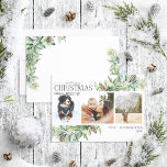Frohe Weihnachten Winter Fir Cone Grüne Foto Hol<br><div class="desc">Schaut in die Hallen und schneidet den Baum mit unserer frohen Weihnachts Winter Kone Grüne 3 Foto Urlaubskarte! Diese wunderschöne Karte zeigt Aquarellbilder von Wintertannenkegeln und Grünpflanzen, die von drei Ihrer beliebten Fotos der Familie hervorgehoben werden. Die Phrase "Frohe Weihnachten" ist in moderner Kalligrafie geschrieben, was diese Karte ideal für...</div>
