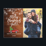 Frohe Weihnachten Y'all Jar Lights Truck Wood Foto Postkarte<br><div class="desc">Frohe Weihnachten Y'all Holz String Lights Mason Jars Holiday Couple Foto Postcard - Aquarell Vintag Red Truck mit Weihnachtsbaum</div>