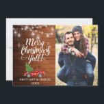 Frohe Weihnachten Y'all Lights Wood Truck Foto<br><div class="desc">Frohe Weihnachten Y'all Holz String Lights Mason Jars Couple Foto Urlaubskarte - Wasserfarbe Vintager roter LKW mit Weihnachtsbaum - Wood Back</div>