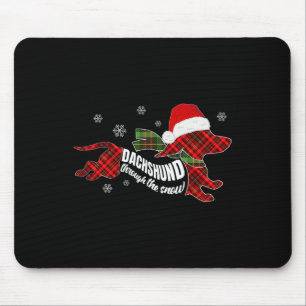 Frohe Weihnachts-Dackel Hund durch den Schneepla Mousepad