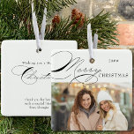 Frohe Weihnachts-Foto und elegante Kalligrafie Keramikornament<br><div class="desc">Frohe Weihnachts-Foto-Ornament, die Sie mit Ihrem Lieblings-Foto und personalisierte Formulierung auf der Rückseite personalisieren können. Elegantes typografisches Design mit Wirbler Kalligrafie und leicht zu bearbeiten für Freunde oder Familie. Dieses Weihnachtsschmuck wird auf der einen Seite mit fröhlichen Weihnachten und auf der anderen mit bearbeitbarem Text verziert. Der Beispieltext lautet: "Ich...</div>