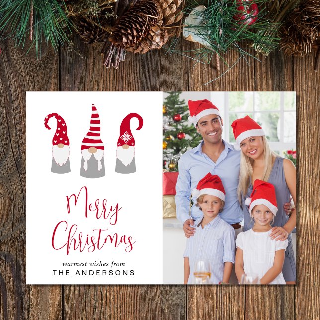 Frohe Weihnachts-Gnomes-Foto Feiertagskarte (Share the love and warmth of the season with your personalized photo Christmas card)