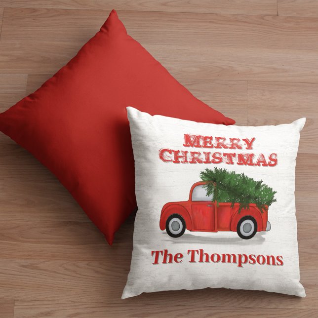 Frohe Weihnachts Red Truck Personalisiert Kissen (Merry Christmas rustic red truck custom throw pillow.)
