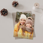 Frohe Weihnachts-Spaß Script-Foto Vertikal<br><div class="desc">Schicken Sie Ihre Weihnachtswünsche stilvoll mit dieser Minimalistischen Weihnachts-Weihnachtskritik-Foto Weihnachtskarte. Vertikale Version</div>
