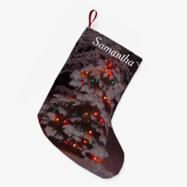 Frohe Weihnachts-Weihnachtsbaumleuchten im Schnee Kleiner Weihnachtsstrumpf