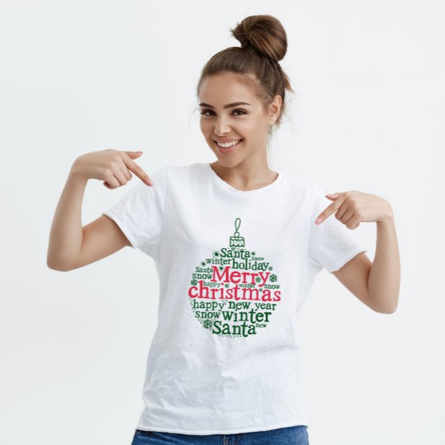 Frohe Weihnachtsbaum Ball Typografie Red Green T-Shirt (Von Creator hochgeladen)