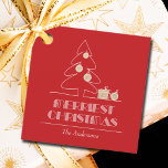 Frohe Weihnachtsbaume Roter Feiertag Geschenkanhänger<br><div class="desc">Die Worte Merriest Weihnachten in Retro-Vintage Schrift,  ein weißer Skizzenbaum mit Imitaten goldenen Folie Ornamente und Geschenke sind auf diesen roten quadratischen Geschenketiketten oder Gefallen Tags personalisiert mit Ihrem Familiennamen. Stilvoll für jeden Weihnachtsfeiertag. PASSENDE Artikel in unserem Geschäft.</div>