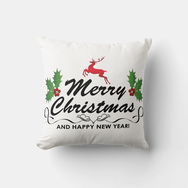 Frohe Weihnachtsbaumkissen Kissen (A throw pillow with the words "Merry Christmas" in a decorative black font, with a red reindeer.)