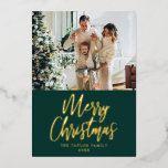 Frohe Weihnachtsbilder Grün Moderne Gold Foil Folien Feiertagskarte<br><div class="desc">Feiern Sie diese Weihnachtszeit mit dieser schönen und eleganten Folienkarte! Ideal für Ihre Weihnachtskarte in diesem Jahr,  können Sie Ihre Unterschrift (Familienname und Datum) sowie die Nachricht auf der Rückseite anpassen.</div>