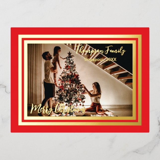 Frohe Weihnachtsfamilie Classic Red Folien Feiertagspostkarte (Vorderseite)