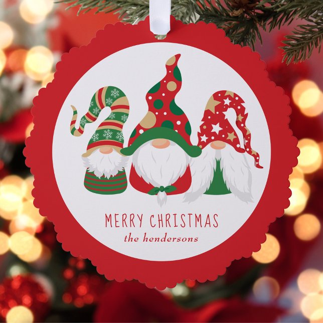 Frohe Weihnachtsgnomes Niedlich Red Ornament Karte (Share the love and warmth of the holiday season with a paper ornament card)