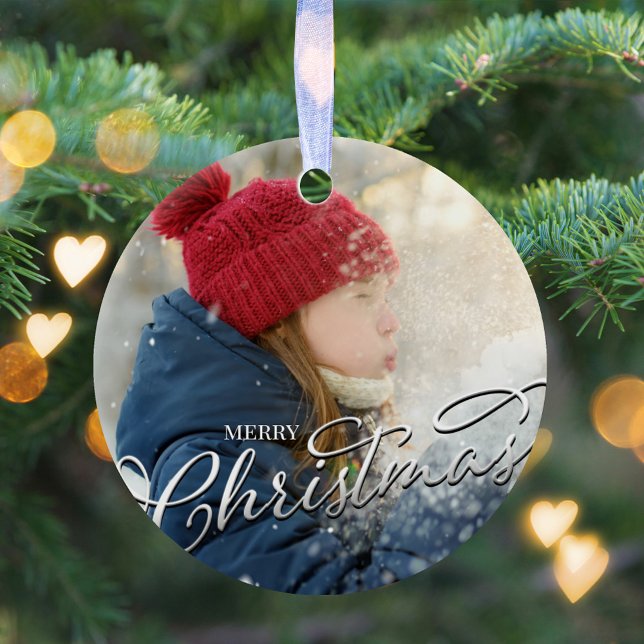 Frohe Weihnachtskalligraphie Silver Snowflake Foto Keramik Ornament (Merry Christmas holiday silver calligraphy script ceramic photo ornament. )