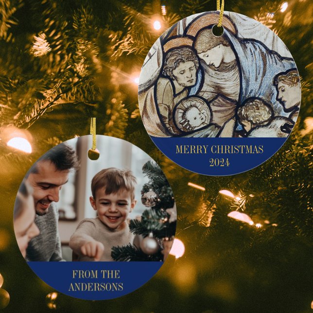 Frohe Weihnachtskrippe Religiöses Christliches Fot Keramik Ornament (Modern Elegant Blue Merry Christmas Nativity Scene Religious Christian Catholic Photo Ornament)