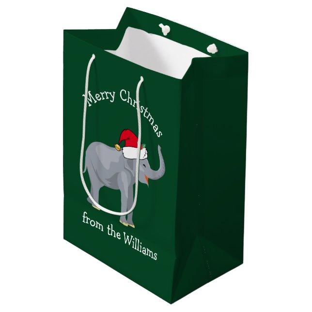 Frohe Weihnachtslephant Niedlich Green Personalisi Mittlere Geschenktüte (Vorderseite Schrägansicht)
