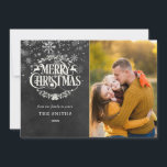 Frohe Weihnachtsschneeflocken Foto Boho Chalkboard Feiertagskarte<br><div class="desc">Mit dieser eleganten Boho-Fotokarte verteilen Sie die Freude an Weihnachten. Personalisieren Sie die Vorderseite mit Ihrer Urlaubsbotschaft Familienname,  Jahr und speziellem Foto auf einem Chalkboard-Hintergrund. Auf der Rückseite sind hübsch abfallende Schneeflocken auf einem passenden Chalkboard-Hintergrund zu sehen. Entwickelt von Thisisnotme©</div>