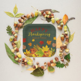 Frohes Erntedankfest farbenfrohe Blätter auf Holz Pappteller