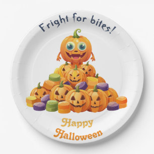 Frohes Halloween Kürbis auf einem Haufen Süßigkeit Pappteller
