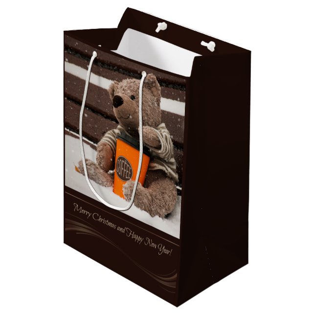 Frohes neues Jahr. Teddybär. Mittlere Geschenktüte (Vorderseite Schrägansicht)