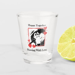 Frohes Zusammenfließen mit Liebe Herzrahmen Schnapsglas