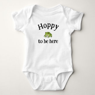 Fröhlich hier zu sein Kinder-Shirt Baby Strampler