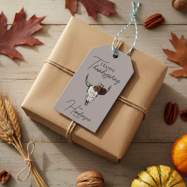 Fröhliche Ernte der blühenden Kuh Schädel Fall Ern Geschenkanhänger (Rustic Happy Thanksgiving Gift Tags. Floral Cow Skull & Horns, Roses Illustration. Elegant Pattern)