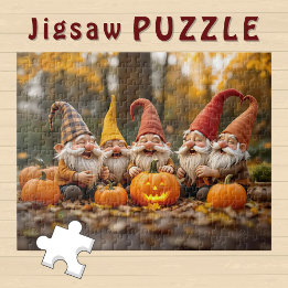 Fröhliche Gnom-Gruppe mit Kürbissen Herbststimmung