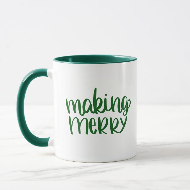 Fröhliche grüne Weihnachtsfeiern Tasse (Links)