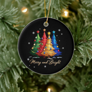 Fröhliche und helle Weihnachtsbäume Weihnachtsgesc Keramik Ornament