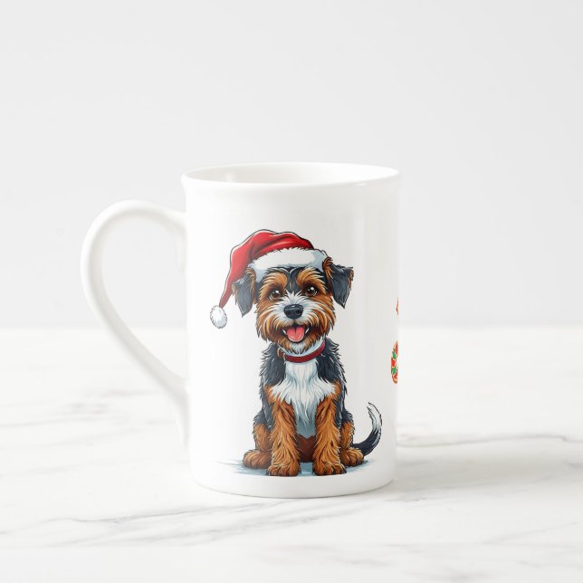 Fröhlicher Cartoon Dog Tragen einer Weihnachtsmann Prozellantasse (Links)